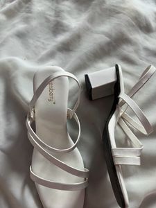 🌸 White Heels 🌸