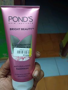 New Pond's Bright Beauty Facewash
