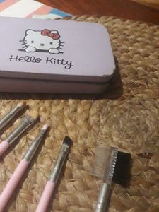 Hello Kitty Brush Set