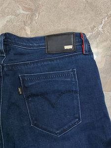 Levi&#39;s Dark Wash Jeans
