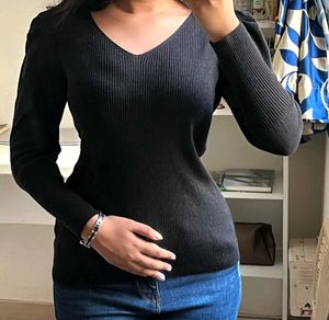 Black V-Neck Puff Sleeve Top