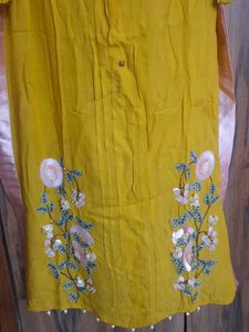 Emboides Kurta With Beads On Sleeves