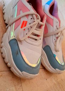 sneakers /shoes For Women's👟🩷🤍