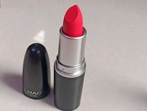 MAC LIPSTICK