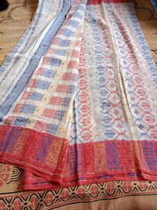 There are 3 Sarees And 2 Plus Size Tops