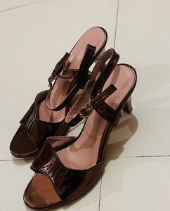 chunky heeld sandals