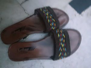 slippers / sliders