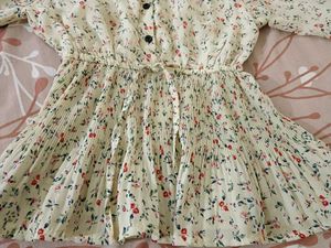 Vintage-Inspired Floral Full-Sleeve Pleated Top