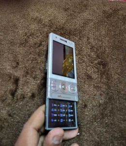 Sony Ericsson W705