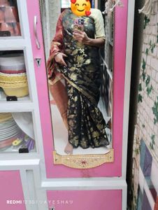 Elegant Black &amp; Gold Sari
