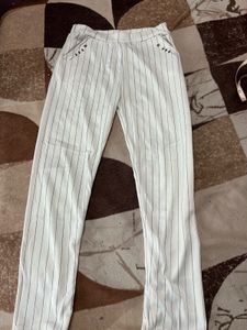 a black and white jeggings