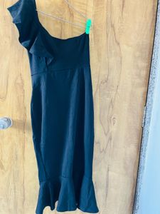 Chic Black One-Shoulder Midi Dress