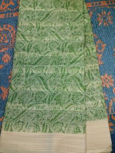 Leafy Paisley Pattern Saree