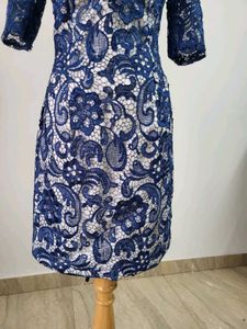 Elegant Lace Sheath Dress