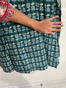 Green Sleeveless Side And Front Cut Kurti