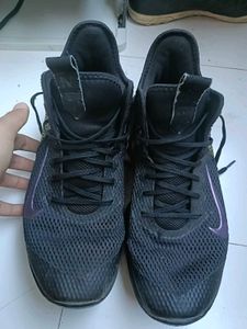Nike LeBron Witness 4 Size 9 Black/Purple like new