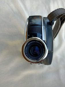 Hitachi DZ-MV300E DVD Video Camera Recorder
