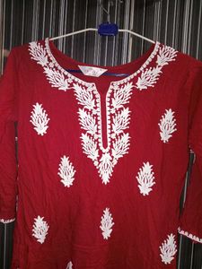 Maroon Chikankari Kurti💫