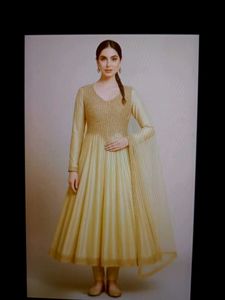 Gown for wedding With Free Matching Earrings😍