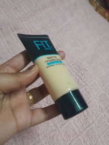 Maybelline Fit Me Matte + Poreless Foundation