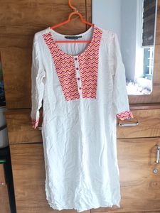 Avasa Kurti Medium Size