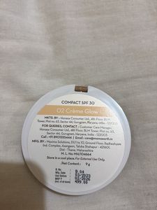 Mamaearth Glow Oil Control Compact SPF30