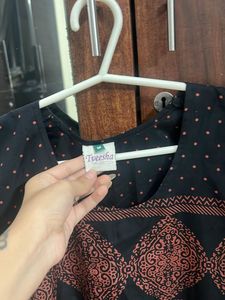 Vintage Print Sleeveless Top Kurti