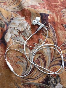 White Color Headphone | 3.5mm Earplug