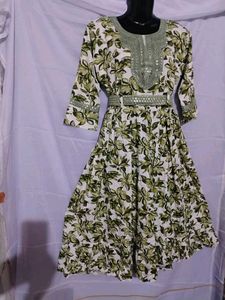 Floral Print Kurta With Belt