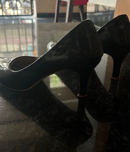 Hot Dirty Black Used Pumps