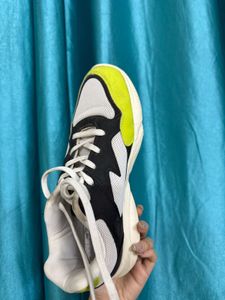 sports shoes
