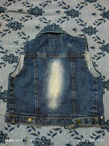 Girl&#39;s Sleevless Denim Jacket / Vest