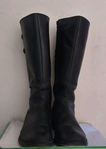 Trndy Black Leather Boots