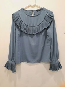 2 tops of Van Heusen and fig round neck top