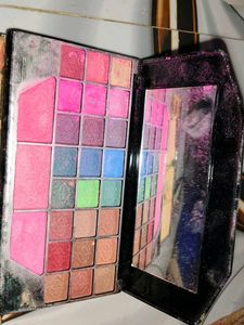 T.Y.A Fashion Make-Up Kit