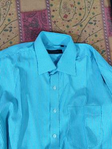 Snow White Shirt in Excellent condition