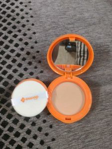 The Derma Co Hyaluronic Sunscreen Cmpact