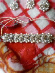 eautiful Golden Choker With Earings And Mnagtika?