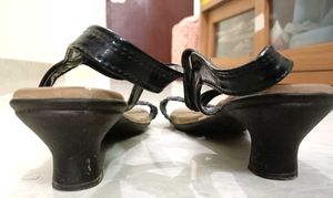 Leatherwood I Black Sandals