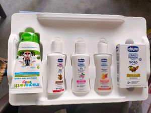 Chicco Baby Moments Essential Set, Gift Set for Ba