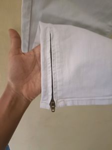 White Denim Jeans With Zipper
