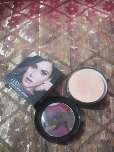 Huda Beauty Matte Compact Powder