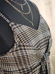 Vera Moda Checked Strappy Crop Top with Tie-Up