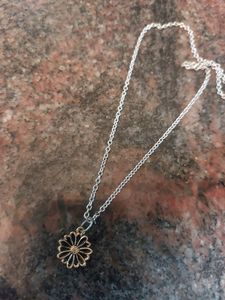 Floral Pendant Chain.