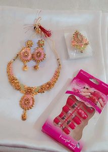 Jewellary Set With Saree Pin And Artificial Nails