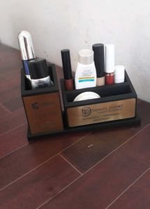MAKEUP HOLDER OR ORGANIZER