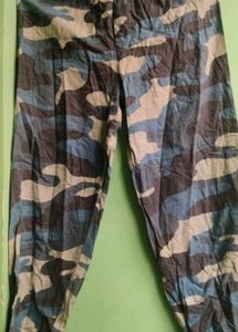 Camouflage Print Pants Lenght/37 Hip/34