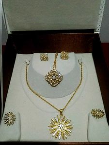 Gold Tone Jewelry Set Of 2 WITHOUT BOX