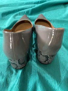 Uniquest Pointed Toe Pump