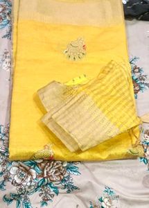 With Blouse Sahit Saree